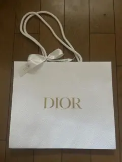 Dior ホワイトショップ袋 リボン付き