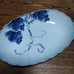 有田焼　松峰　楕円皿 青いブドウデザインの陶磁器皿