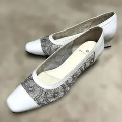 レディース　ローヒール　エナメル　パンプス　23.5㎝　EE レース　白　紺