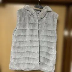 リバーシブルーフード付きファーベスト
