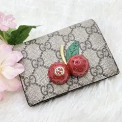 美品✨ストーン抜けなし グッチ 二つ折り財布 チェリー GGスプリーム