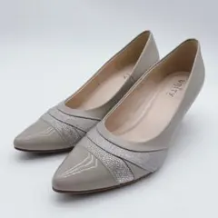 極美品✨ユニティ グレーコンビパンプス アーモンドトゥ UN8275 24.5のサムネイル