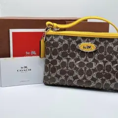 未使用級⭐️COACH コーチ　リストレット　ポーチ　シグネチャー　箱付きのサムネイル
