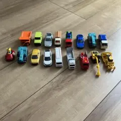 トミカセット 17台 キャラクター付き