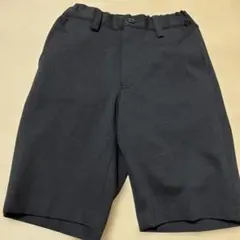 黒のショートパンツ