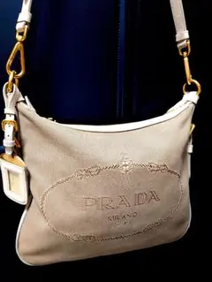 ✨️新春SALE✨️　PRADA 　プラダ　ジャガード　ショルダーネームタグ付き