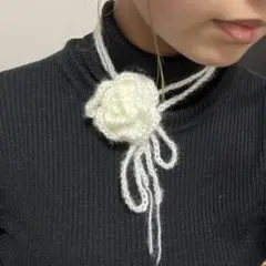 ホワイト 花モチーフ チョーカー