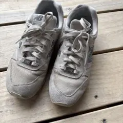 New Balance グレー スニーカー　二か月