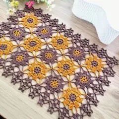 ブラウンのレース編みドイリー　テーブルセンター　インテリア