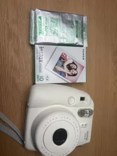 チェキ instax mini8+ バニラ 本体➕フィルム2個