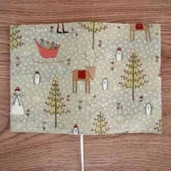 【文庫本】絵本のようなブックカバー★ゴムバンド栞付★ペンギン村のクリスマス