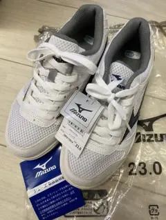 ミズノ スニーカー 23.0cm 12月迄の価格