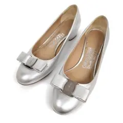 Ferragamo フェラガモ パンプス 4.5C ヴァラ リボン シルバーのサムネイル