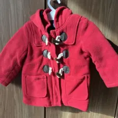 赤いフリースダッフルコート