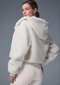 2026年最新】alo yoga ダウンの人気アイテム - メルカリ