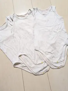 ユニクロ　90　センチ　メッシュ素材の白いシャツ肌着3枚セット