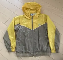 Nike ウィンドブレーカー　サイズ140