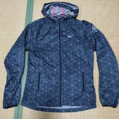 ナイキ ウィンドブレーカー S 幾何学模様　新品
