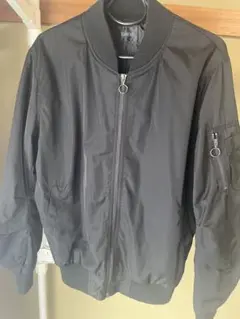 M 黒ジャンパー