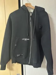 LIFEWORK 黒 ジッパー付きパーカー