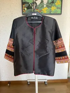 ◯タイシルクジャケット、一点もの 刺繍は袖だけで控えめな，Cタイプ。