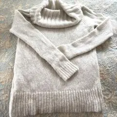 ライトグレー タートルネックニット