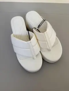 Bershka 厚底サンダル 白 23cm 新品のサムネイル