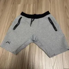 グレーショートパンツ ドローストリング付きのサムネイル