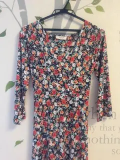 フランス製　細かい花柄が綺麗で上品。花柄カシュクールロング丈ワンピース 七分袖