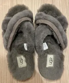 UGG サンダル 厚底 ファー グレー - メルカリ