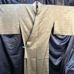 744.即時発送，単衣小紋，ダークグリーンに草木模様　渋さのあるお品物