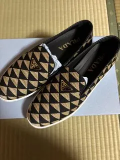 PRADA トライアングル柄 スリッポン スニーカーのサムネイル