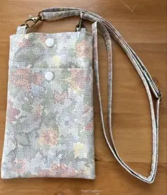 ハンドメイドスマホショルダーバッグ　白大島紬着物リメイク