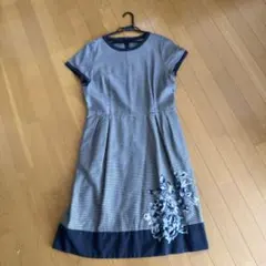 レリアン　半袖 ひざ下丈　ワンピース 花柄刺繍