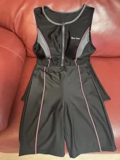 黒いスポーツ用水着 XOサイズ