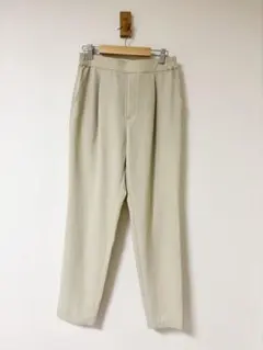 green label relaxing ベージュ テーパードパンツ　40サイズ