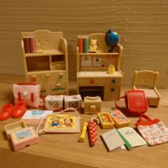 みかん様専用　シルバニアファミリー 　初期　チャイルドチェスト　勉強机　小物色々