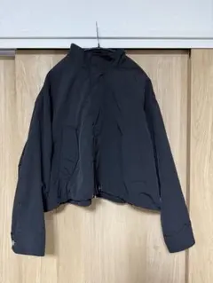 黒色ブルゾン　フロントジッパー付き