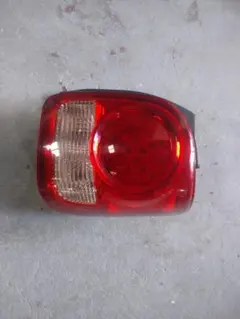 LA800S　ダイハツ　ムーヴ　キャンバス　テールランプ ダイハツ 純正 ムーヴキャンバス 《 LA800S 》 右テールランプ