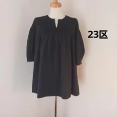 23区　バルーンスリーブ 黒 ブラウス(新品)のサムネイル