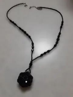 ブラックビーズペンダントネックレス