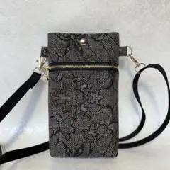 大島紬リメイク　スマホショルダー　黒　小花