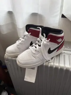 Nike Air Jordan 1 Mid キッズシューズ ６Ｙ