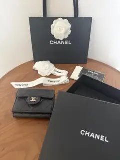 ゆ*の様 CHANEL レア黒イヤーズギフトマトラッセコインケース AirPod