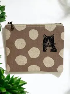 ハンドメイドペタンコポーチ　メガネをかけたネコ