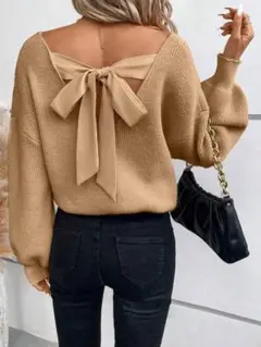 バックリボン付きベージュニットセーター