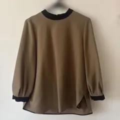 TIARA トップスのサムネイル