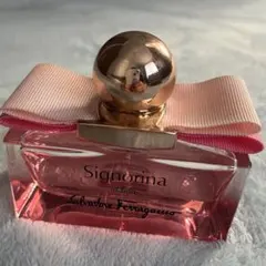 Ferragamoシニョリーナ イン フィオーレ オーデトワレ 50ml