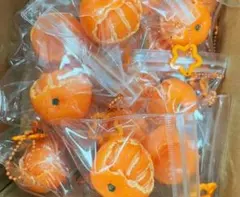 キーホルダー　大人気　スクイーズ　みかん　オレンジ　まるごとみかん　フード