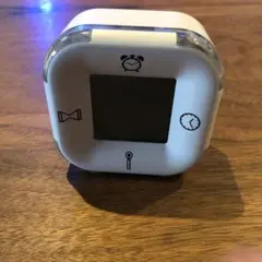 デジタル置時計 ホワイト